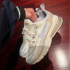 NIKE AIR 270 
Color: pastel